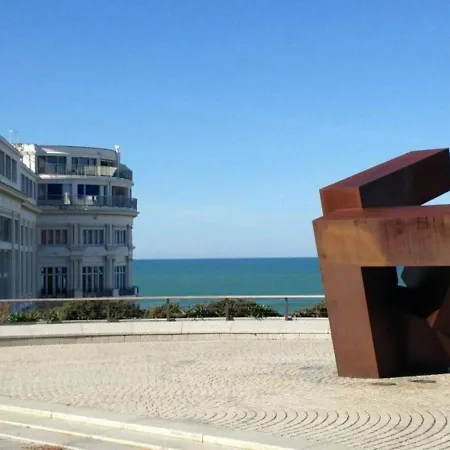 Biarritz, 2 Pieces, 4 Personnes - Fr-1-3-391 * Biarritz
